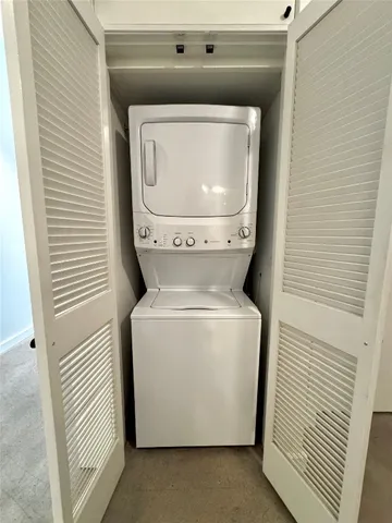 $2,400 | 507 Sabine Street, Unit 802, Austin, TX 78701