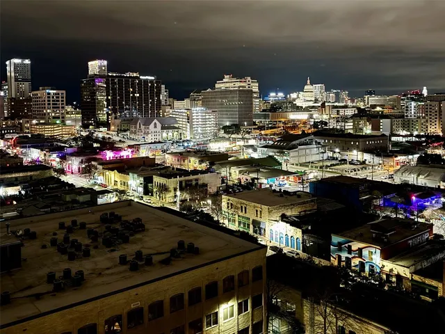 $2,400 | 507 Sabine Street, Unit 802, Austin, TX 78701