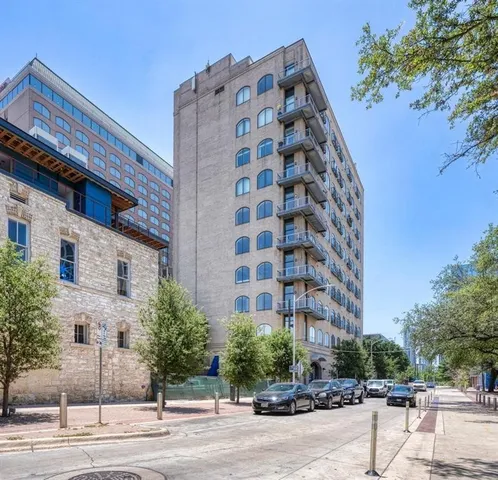 $2,400 | 507 Sabine Street, Unit 802, Austin, TX 78701