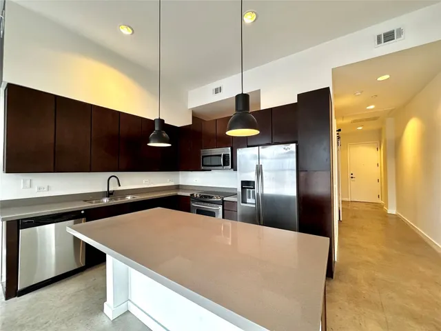 $2,400 | 507 Sabine Street, Unit 802, Austin, TX 78701