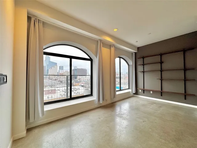 $2,400 | 507 Sabine Street, Unit 802, Austin, TX 78701