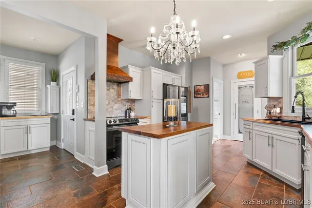 $925,000 | 7 Lost Spike Court, Camdenton, MO 65020