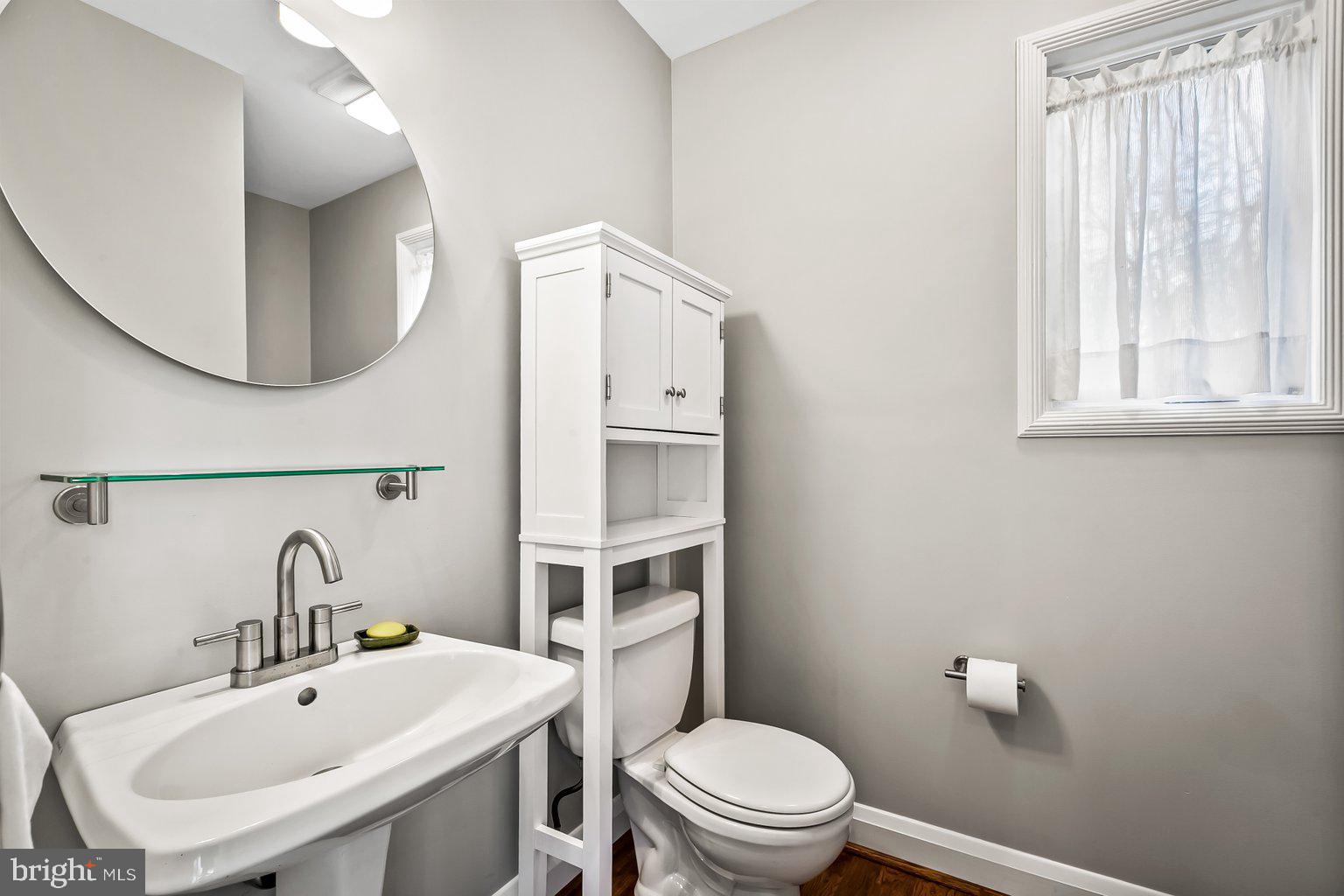 620 Overbrook Road Baltimore, MD 21212 - Photo 17 of 44 Main level full bath