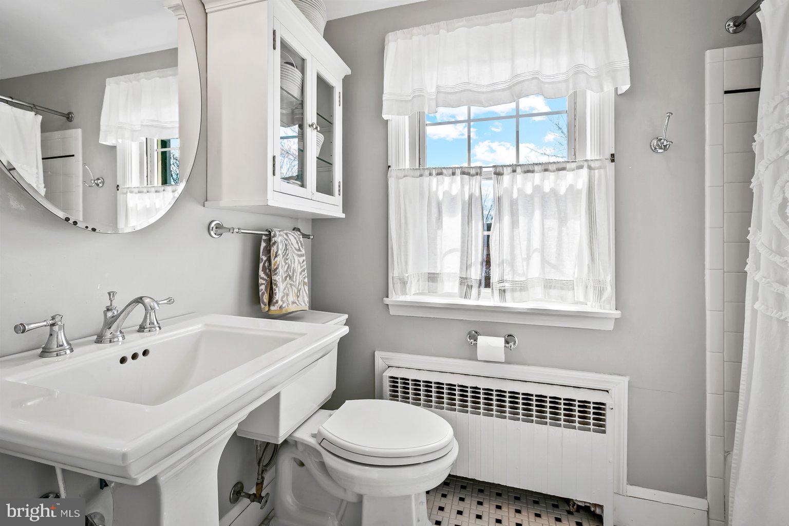 620 Overbrook Road Baltimore, MD 21212 - Photo 30 of 44 Upper level full bath