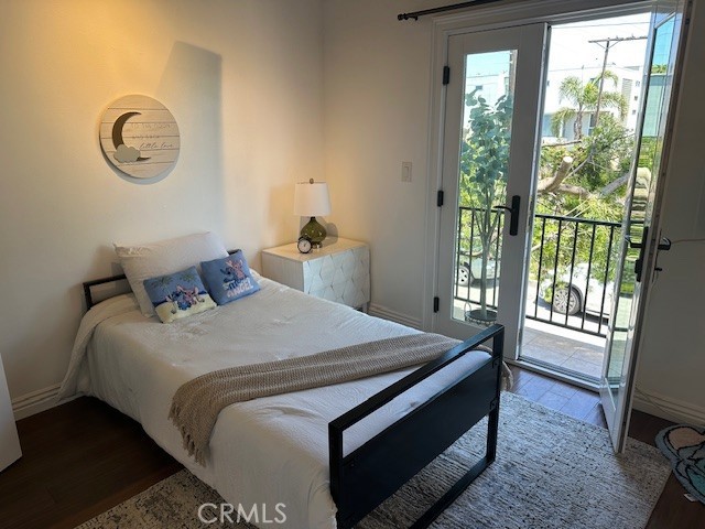 3315 Strongs Drive, Unit B Venice, CA 90292 - Photo 8 of 15 a bedroom with a bed and a window