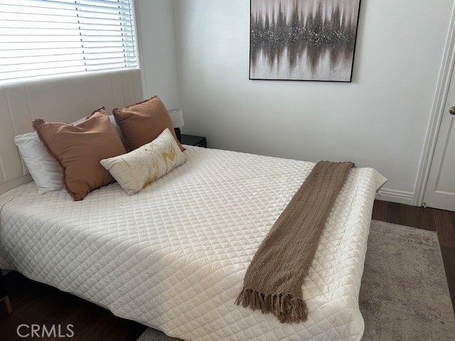 3315 Strongs Drive, Unit B Venice, CA 90292 - Photo 9 of 15 a bedroom with a bed and wall painting