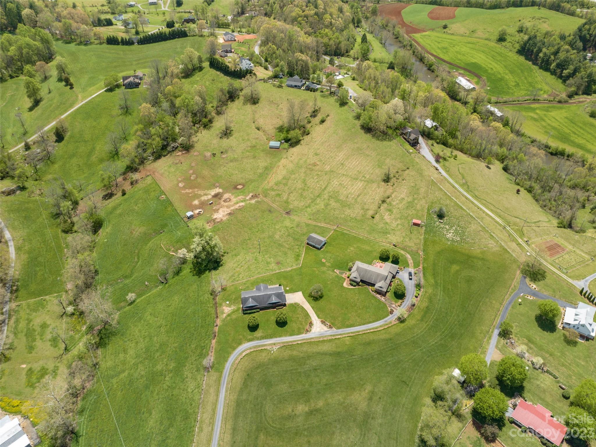 4 Sunny Hill Lane Clyde, NC 28721 - Photo 17 of 27 a bathroom with a bathtub