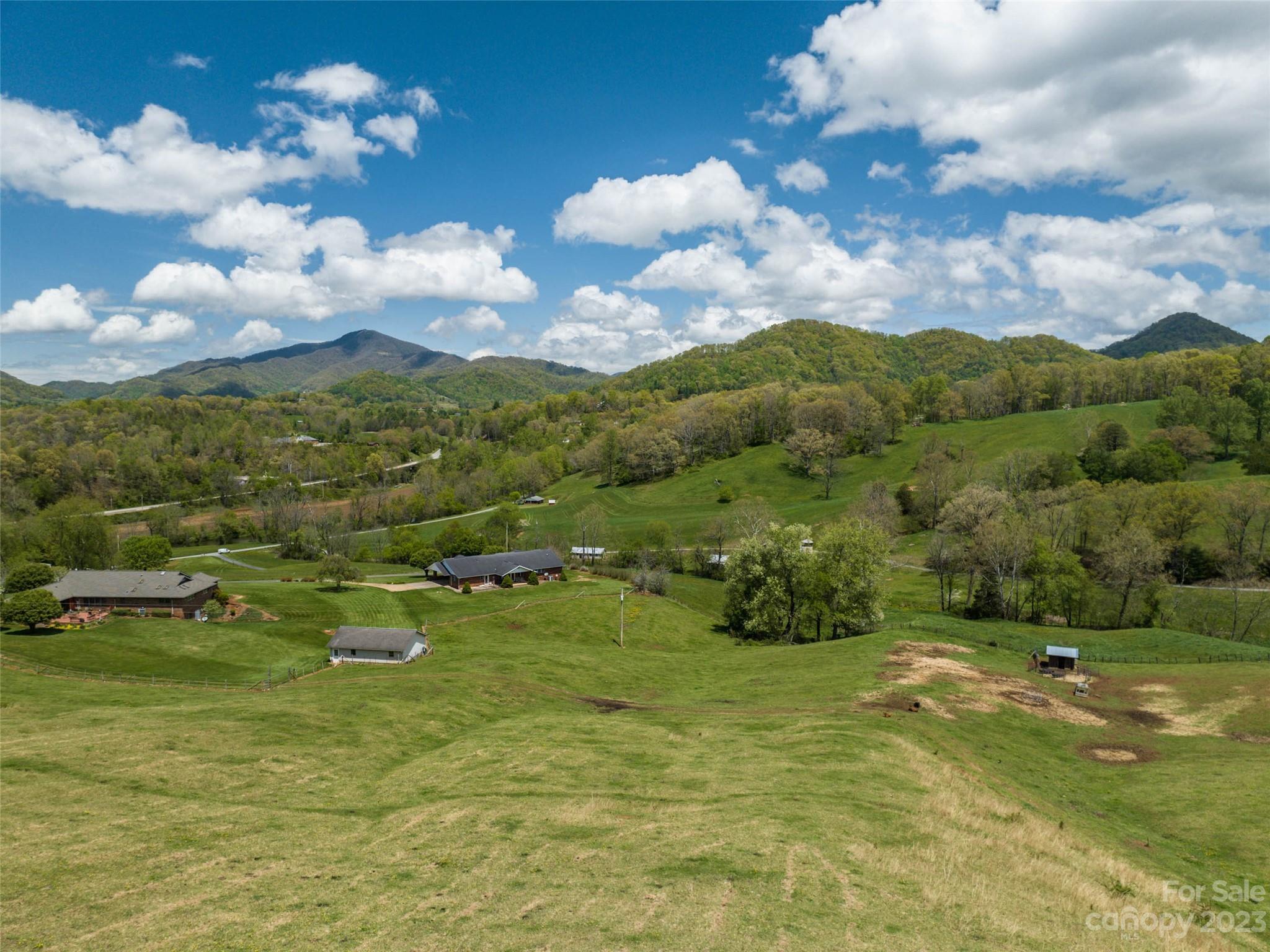4 Sunny Hill Lane Clyde, NC 28721 - Photo 7 of 27 a view of a city