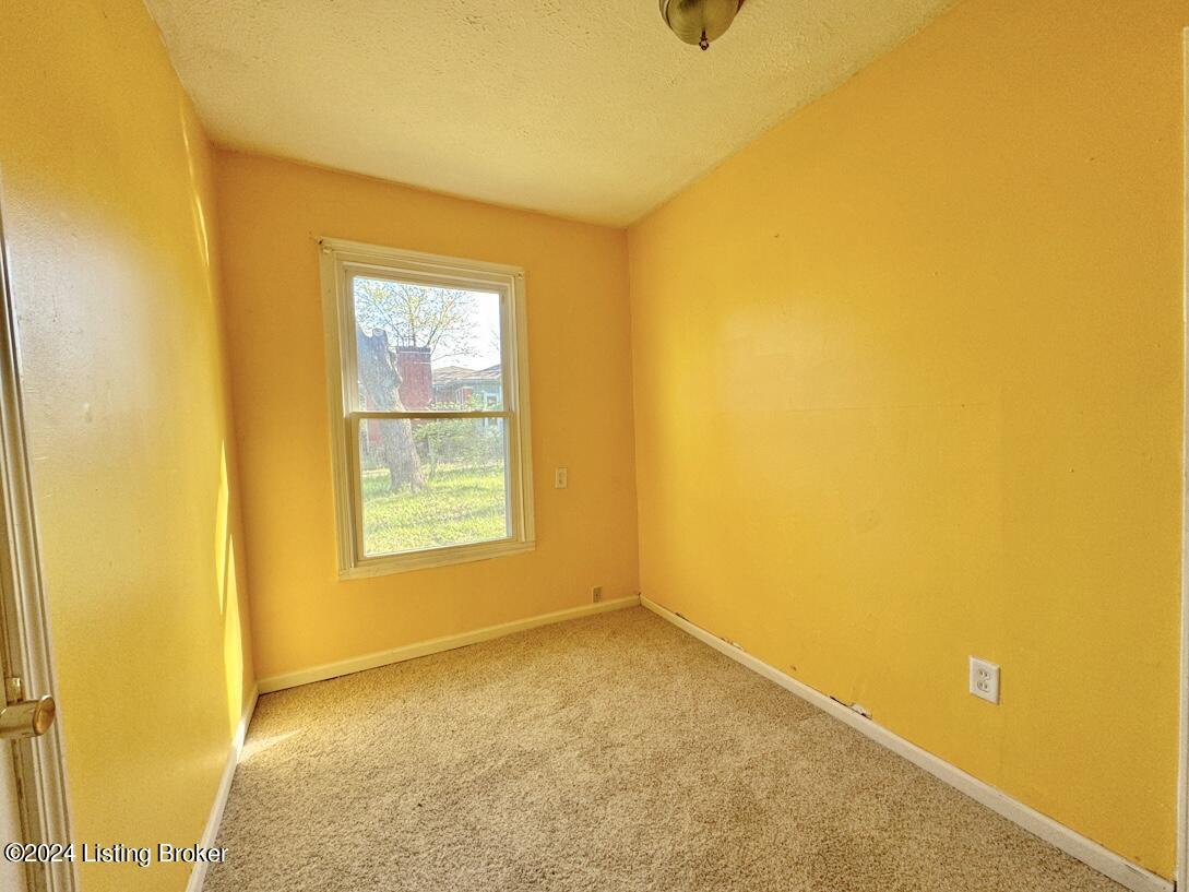 10800 Blue Lick Road Louisville, KY 40229 - Photo 31 of 40 29