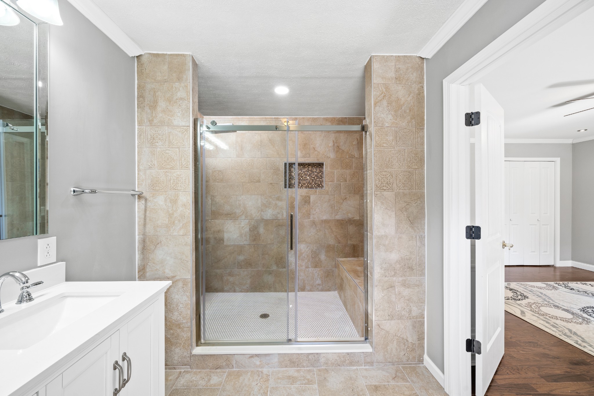 964 Gratton Road Clarksville, TN 37043 - Photo 19 of 43 a bathroom with a shower and a sink