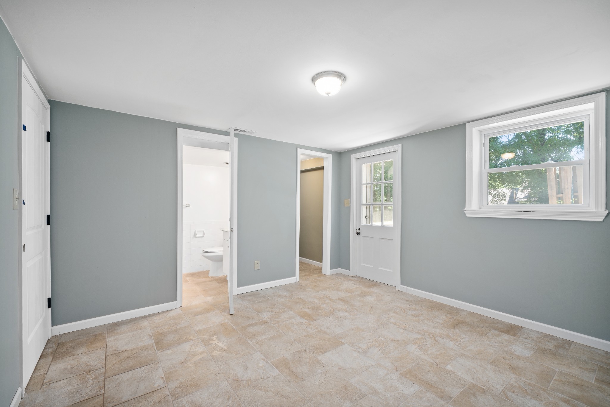 964 Gratton Road Clarksville, TN 37043 - Photo 28 of 43 a view of an empty room with windows