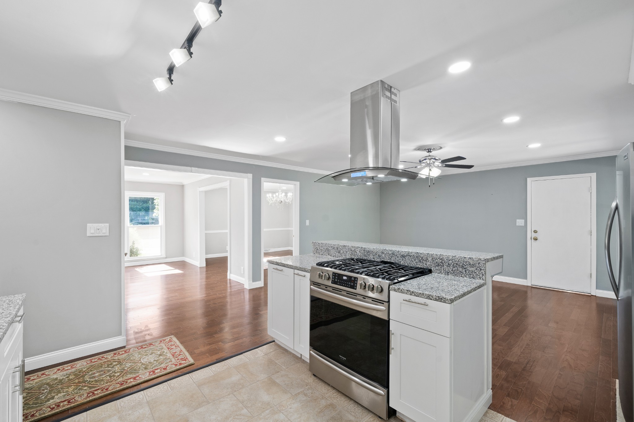 964 Gratton Road Clarksville, TN 37043 - Photo 3 of 43 a kitchen with granite countertop a stove cabinets and black stainless steel appliances