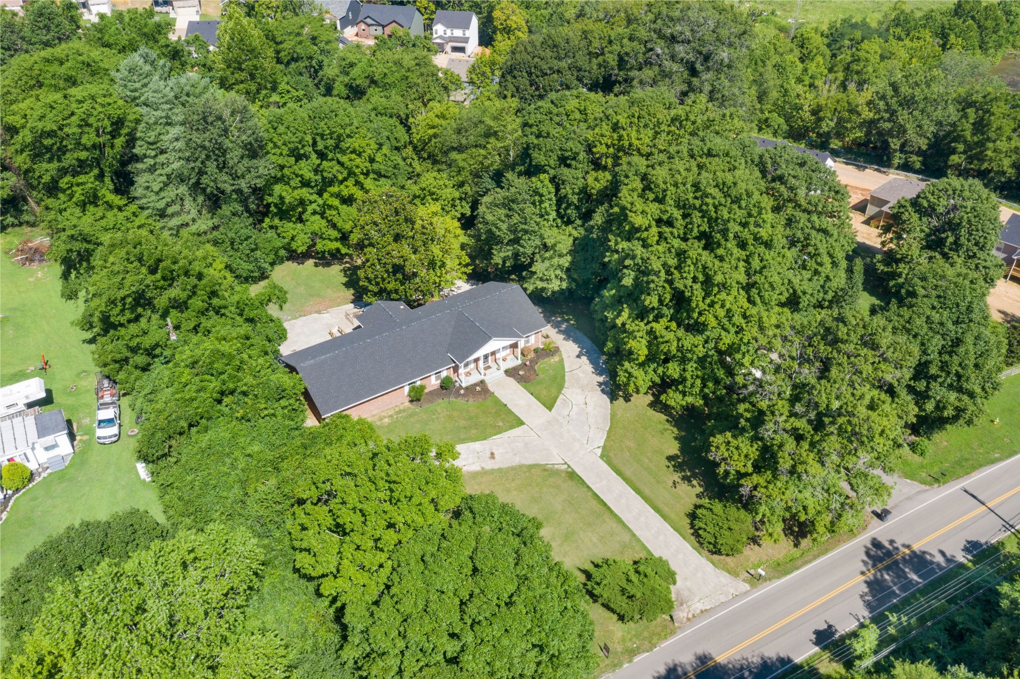964 Gratton Road Clarksville, TN 37043 - Photo 42 of 43 an aerial view of a house with a yard