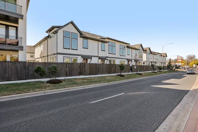 $559,999 | 200 West 56th Street, Unit 2104, Austin, TX 78751