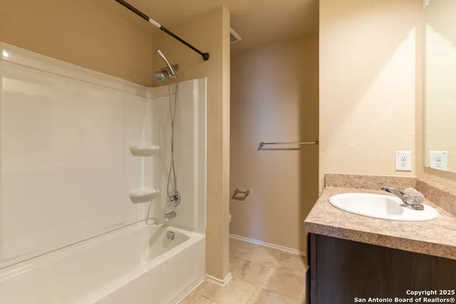 $1,800 | 7143 Mesa Cliffs, Converse, TX 78109