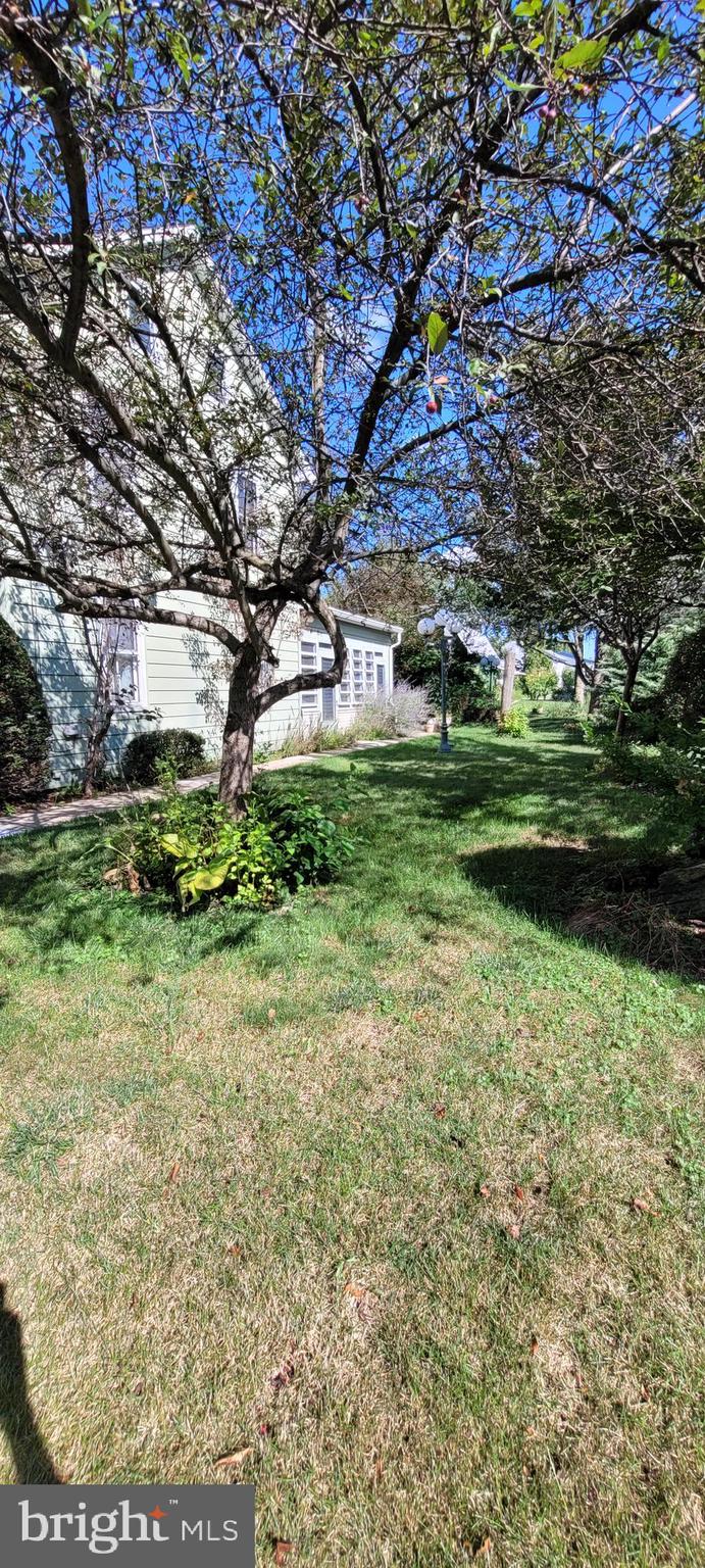 8 North Zinns Mill Road Lebanon, PA 17042 - Photo 3 of 16 side