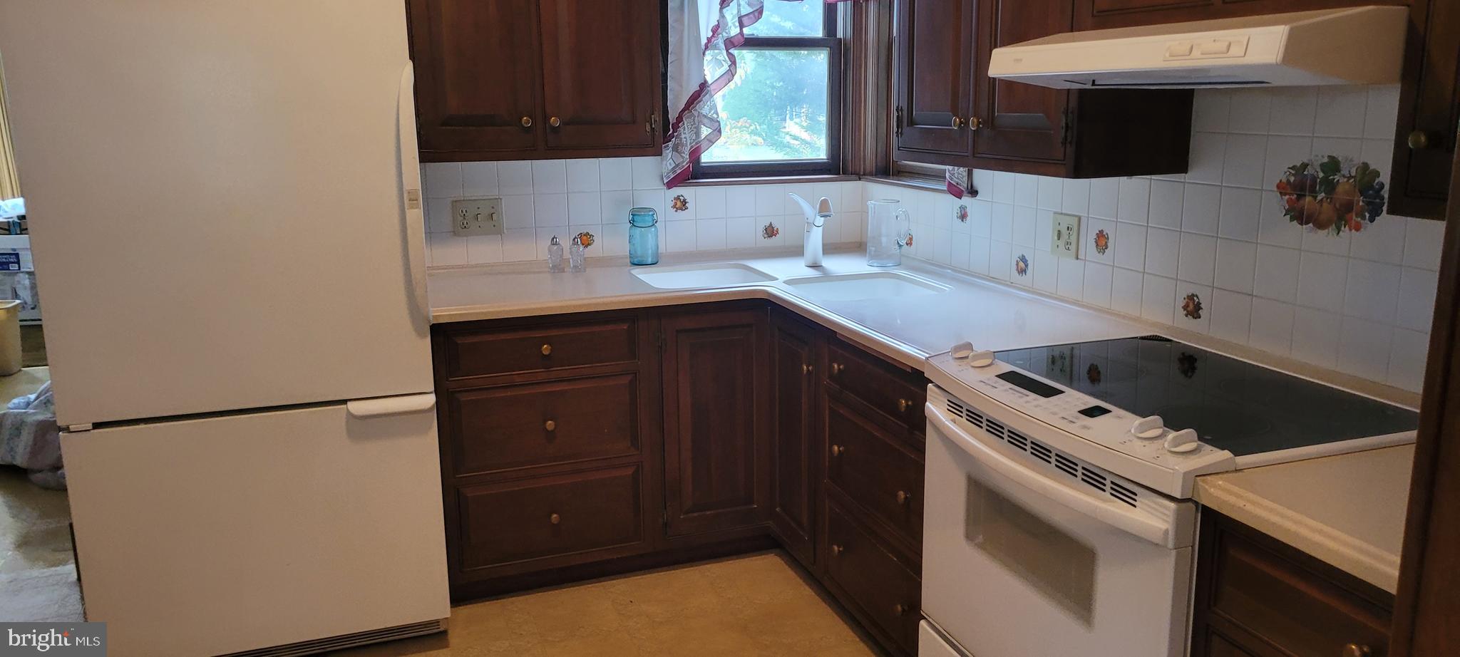 8 North Zinns Mill Road Lebanon, PA 17042 - Photo 6 of 16 kitchen