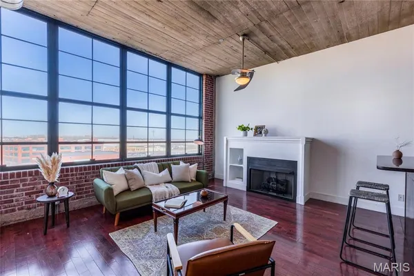 $145,000 | 2323 Locust Street, Unit 411, St. Louis, MO 63103