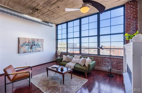 $145,000 | 2323 Locust Street, Unit 411, St. Louis, MO 63103