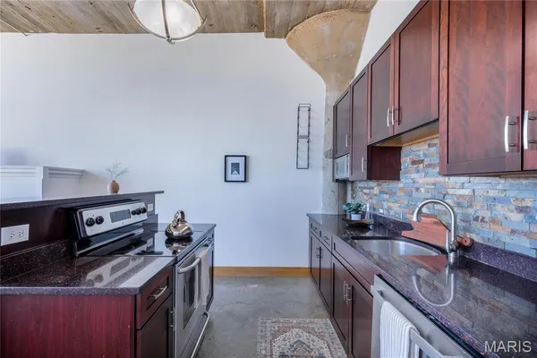 $145,000 | 2323 Locust Street, Unit 411, St. Louis, MO 63103