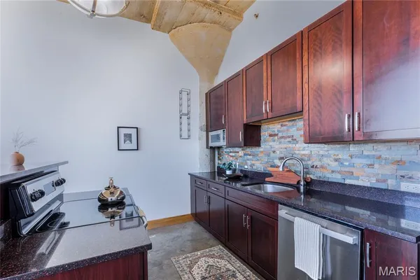 $145,000 | 2323 Locust Street, Unit 411, St. Louis, MO 63103