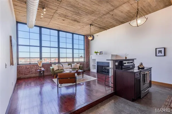 $145,000 | 2323 Locust Street, Unit 411, St. Louis, MO 63103