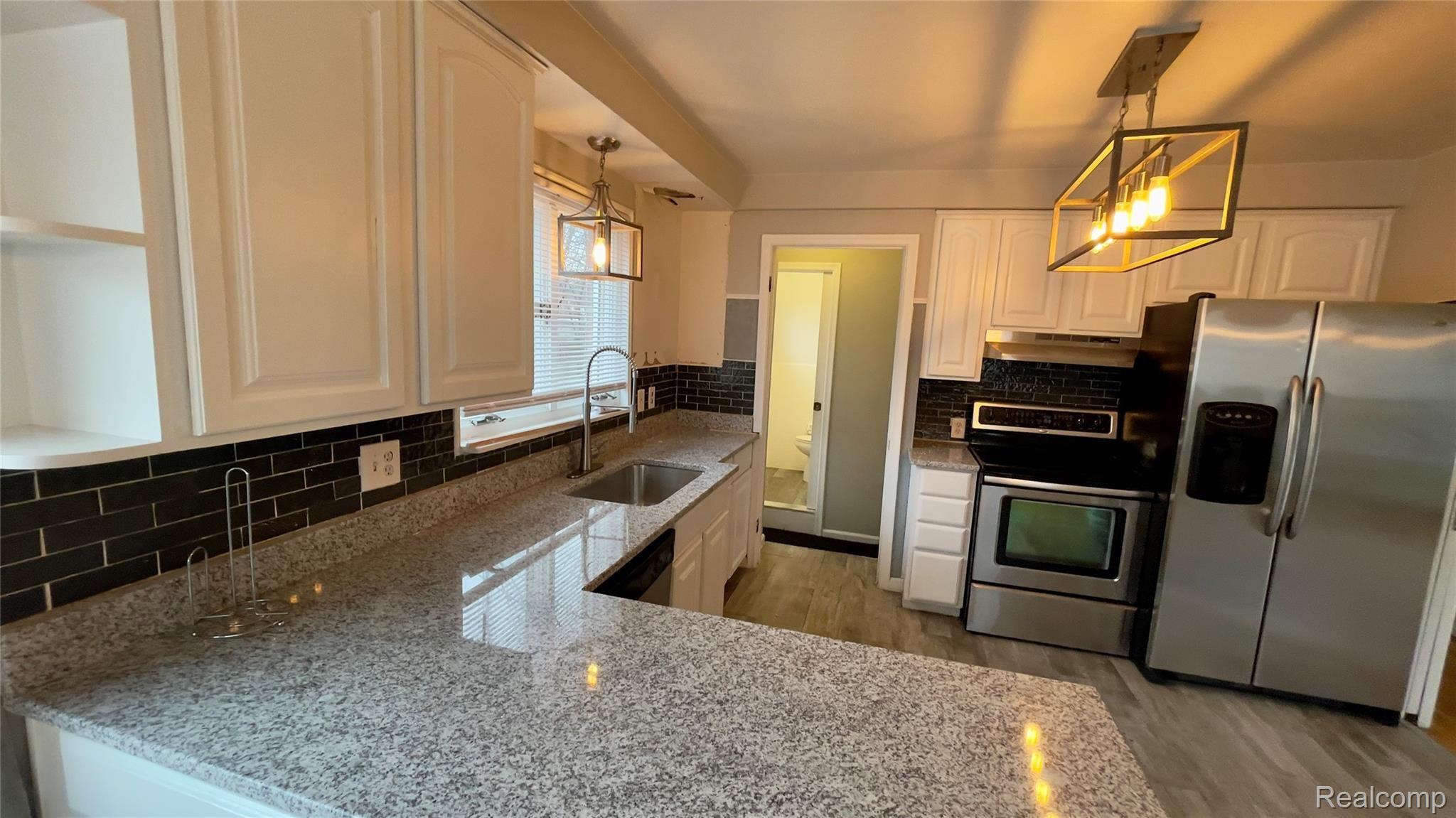 15057 Inkster Road Livonia, MI 48154 - Photo 12 of 38 F059A293-91A9-4C7F-965C-1CDEE686EF21.jpeg