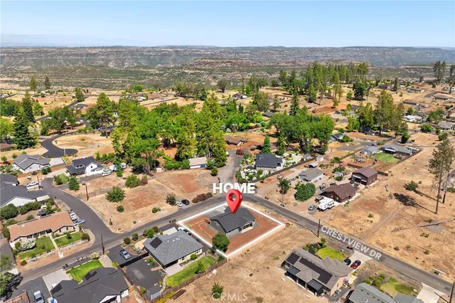 a picture of a wall with a white building