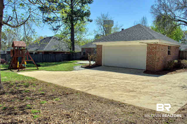 10148 Summerlake Court Mobile, AL 36608 - Photo 23 of 25 Garage