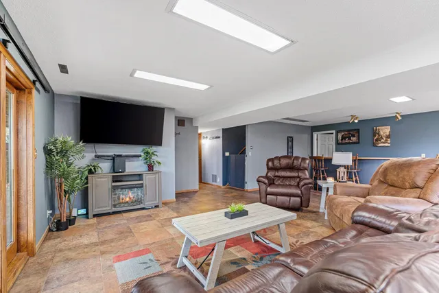 $750,000 | 74500 240th Street, Albert Lea, MN 56007