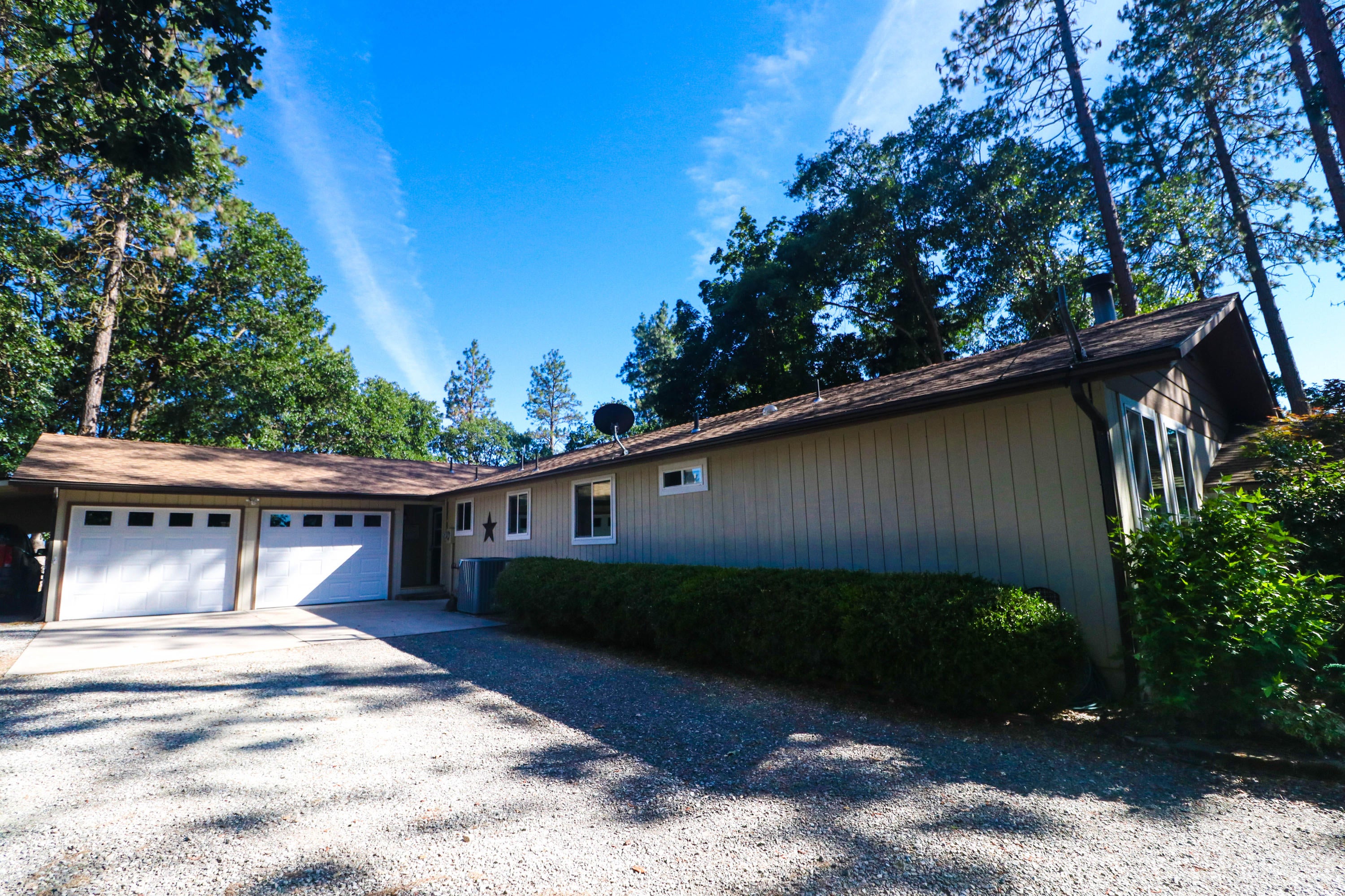 711 Gibbon Road Central Point, OR 97502 - Photo 6 of 30 711 Gibbon Road (6 of 26)