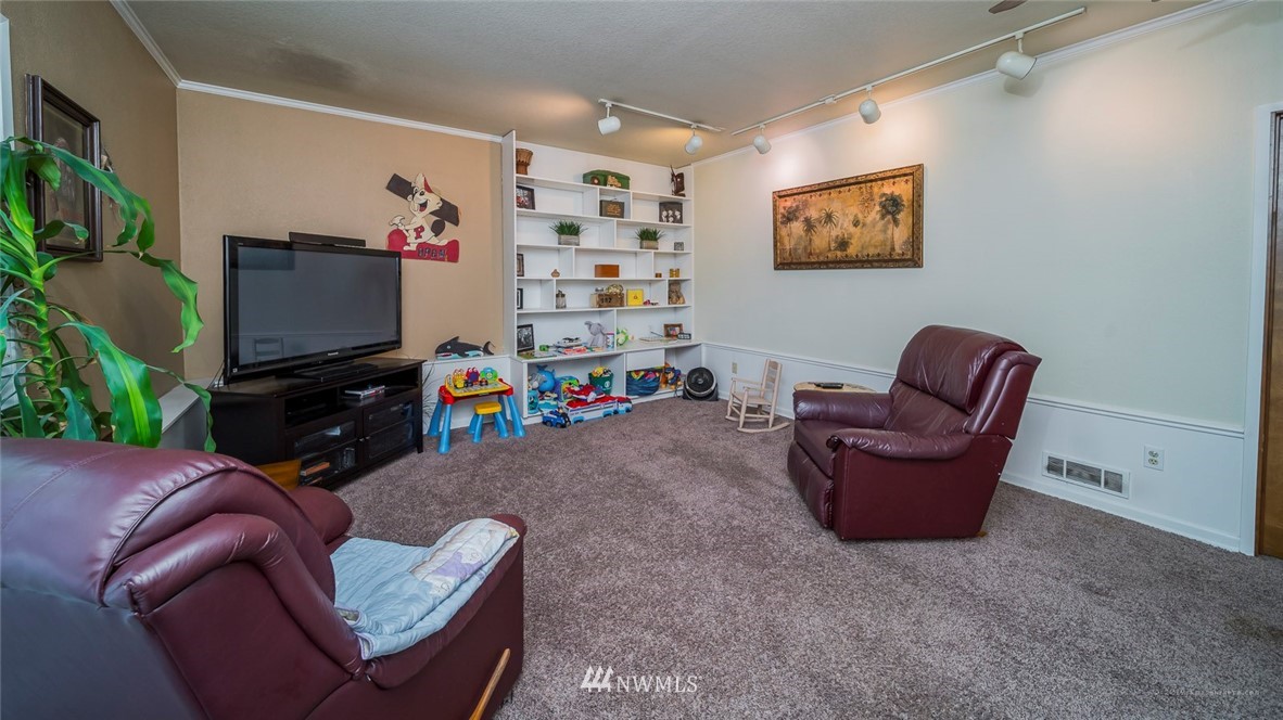 17630 28th Avenue Southeast Bothell, WA 98012 - Photo 13 of 22