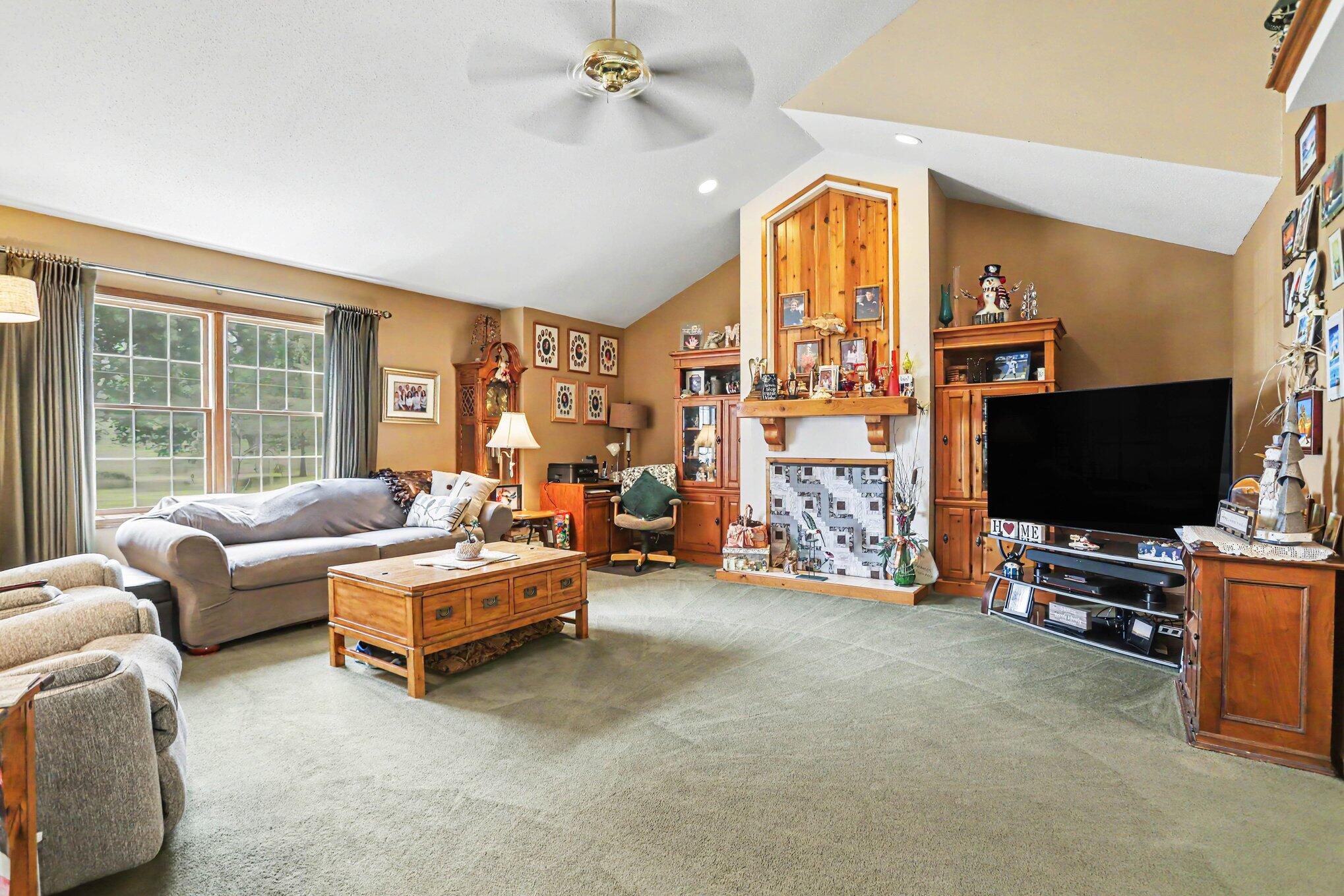 17704 Moorepark Road Three Rivers, MI 49093 - Photo 5 of 32 008_file_5864