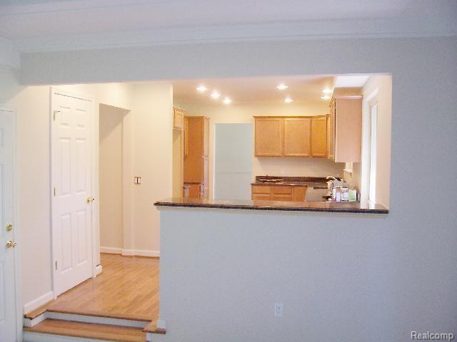 116 Gunder Drive Rochester, MI 48309 - Photo 9 of 13 Gunder #12 kitchen