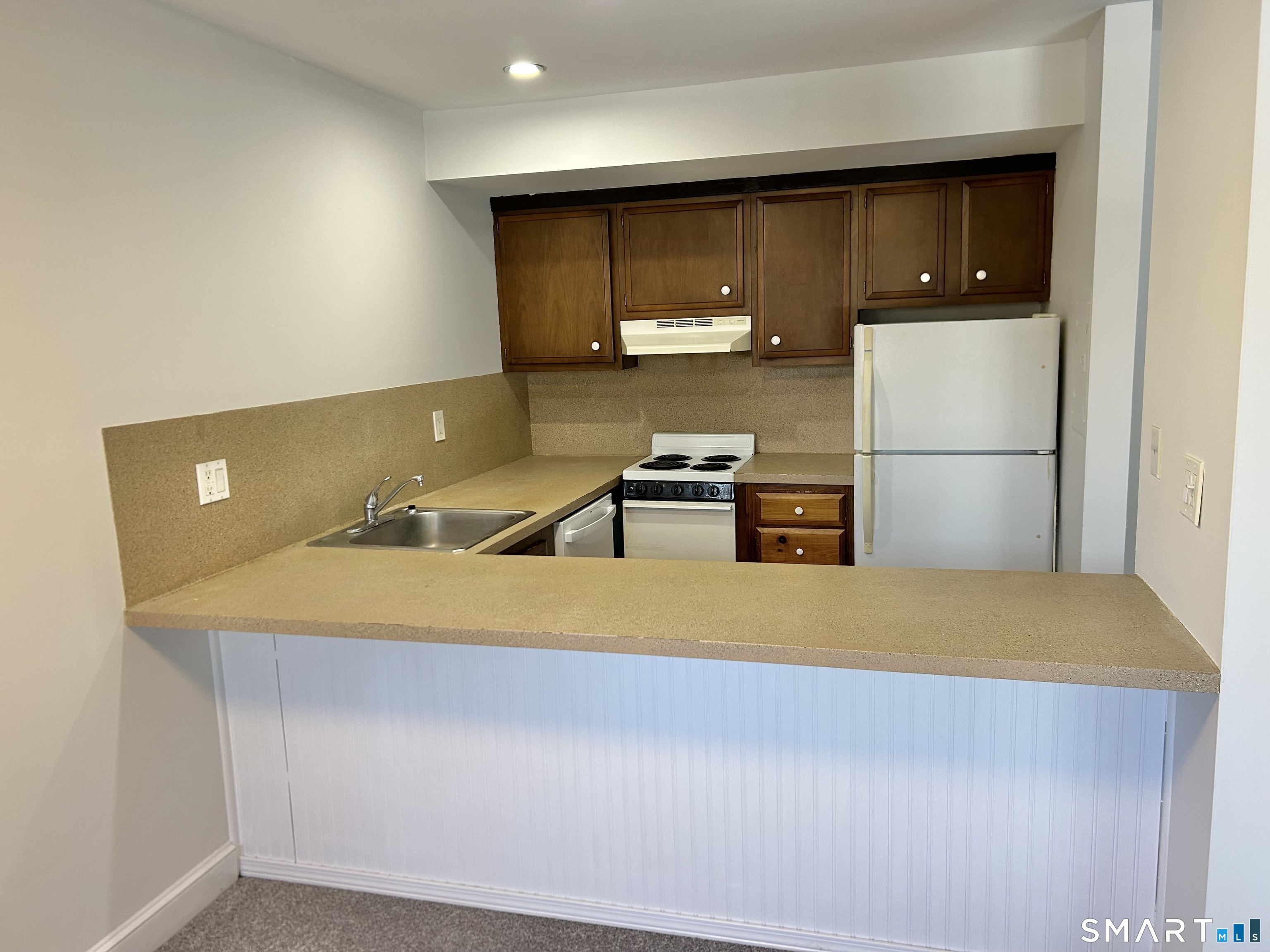 229 Bacon Pond Road, Unit 312 Woodbury, CT 06798 - Photo 6 of 17 a kitchen with kitchen island a stove a refrigerator and a sink