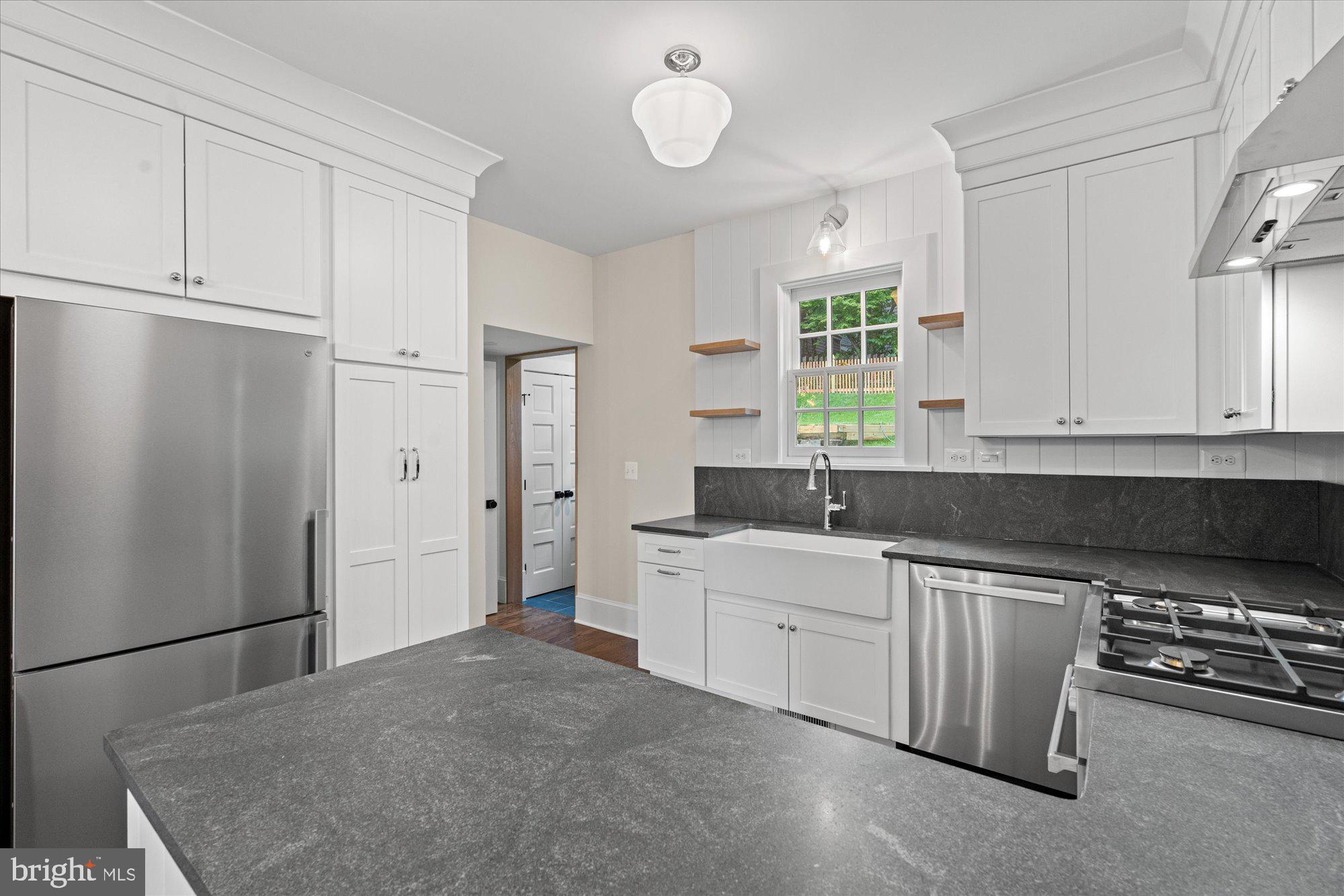 1504 Russell Road Alexandria, VA 22301 - Photo 11 of 27