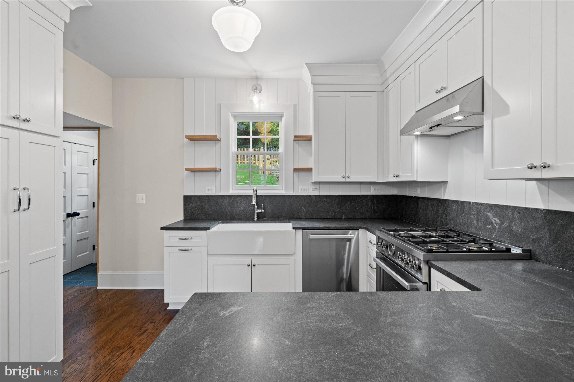 1504 Russell Road Alexandria, VA 22301 - Photo 12 of 27