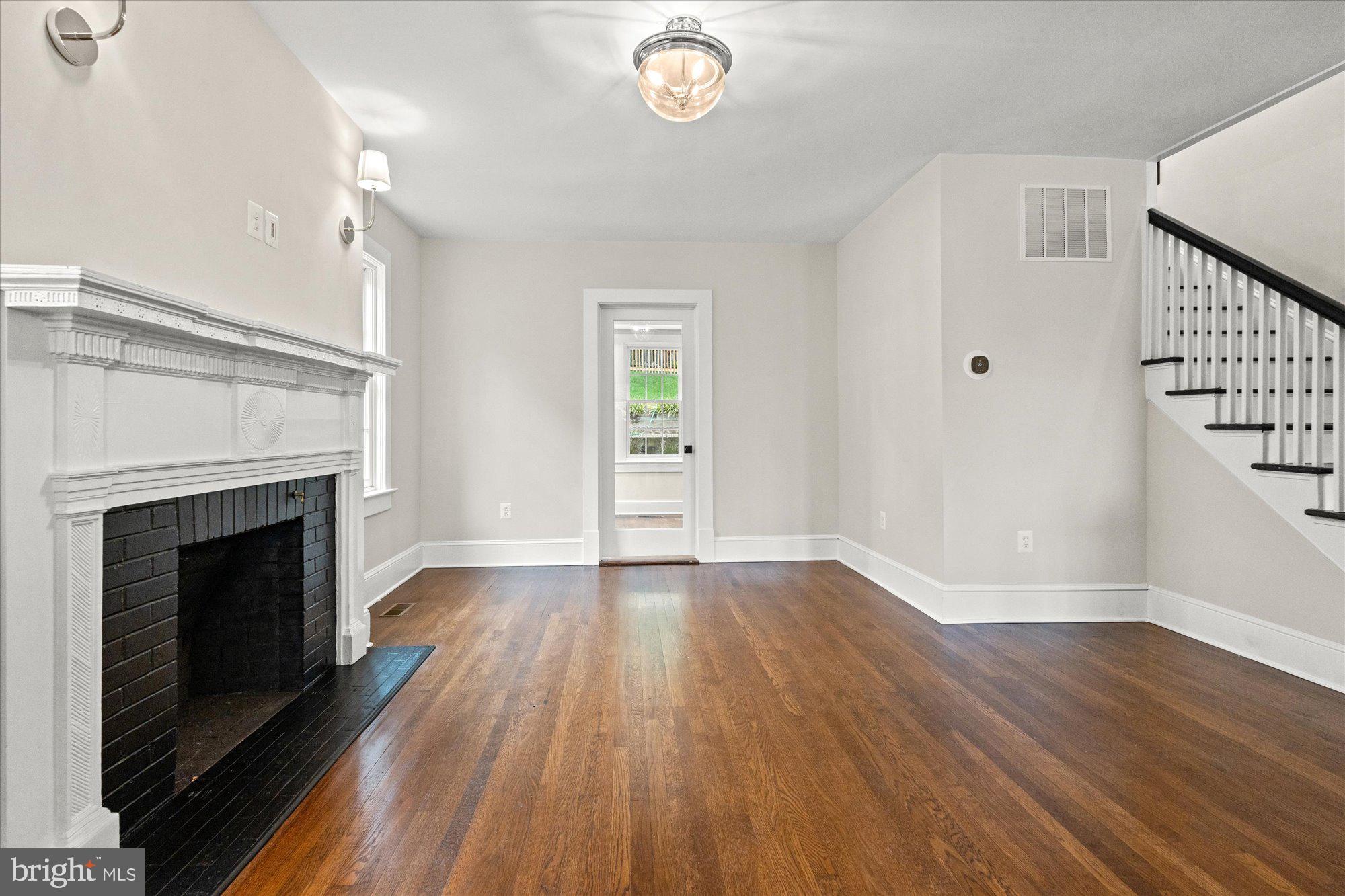 1504 Russell Road Alexandria, VA 22301 - Photo 4 of 27