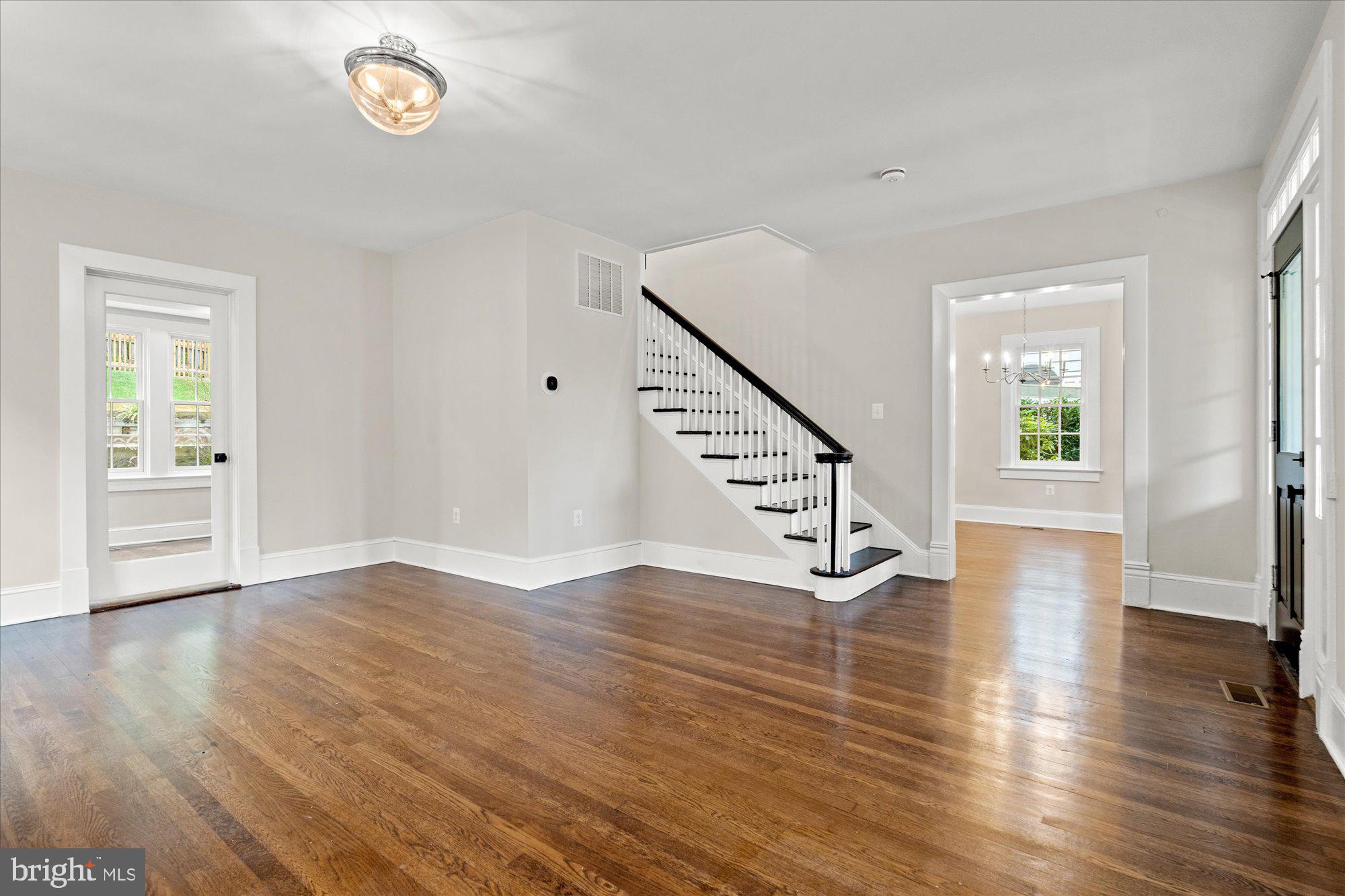 1504 Russell Road Alexandria, VA 22301 - Photo 5 of 27