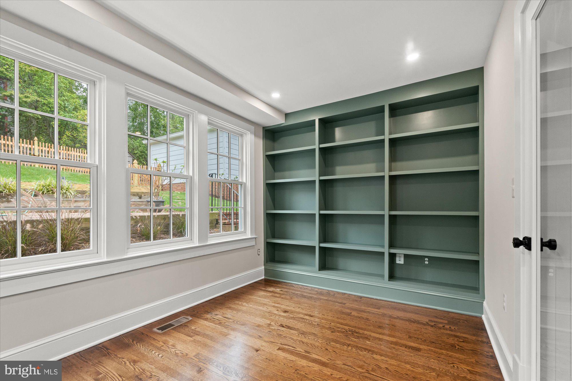 1504 Russell Road Alexandria, VA 22301 - Photo 6 of 27