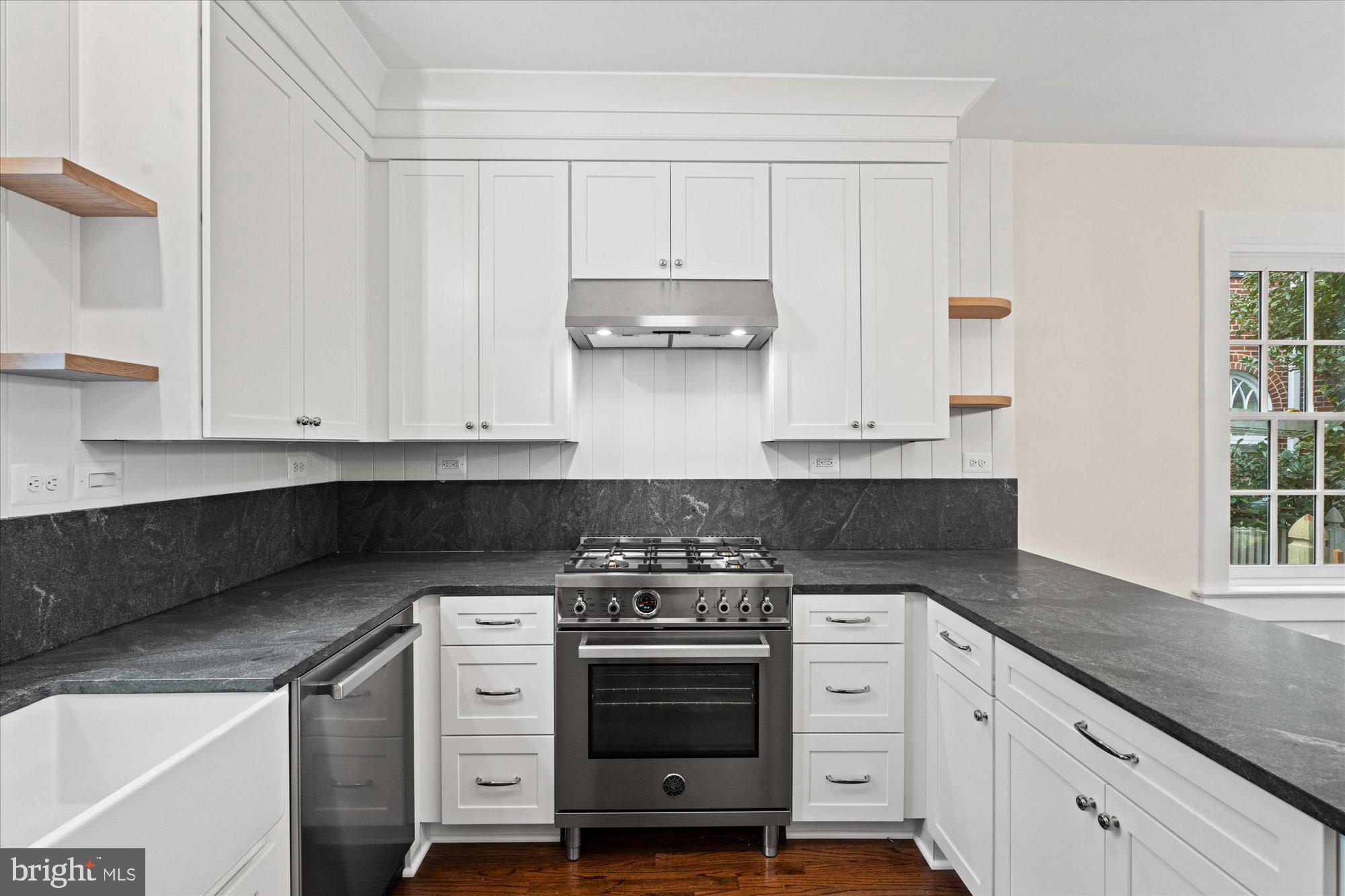1504 Russell Road Alexandria, VA 22301 - Photo 10 of 27