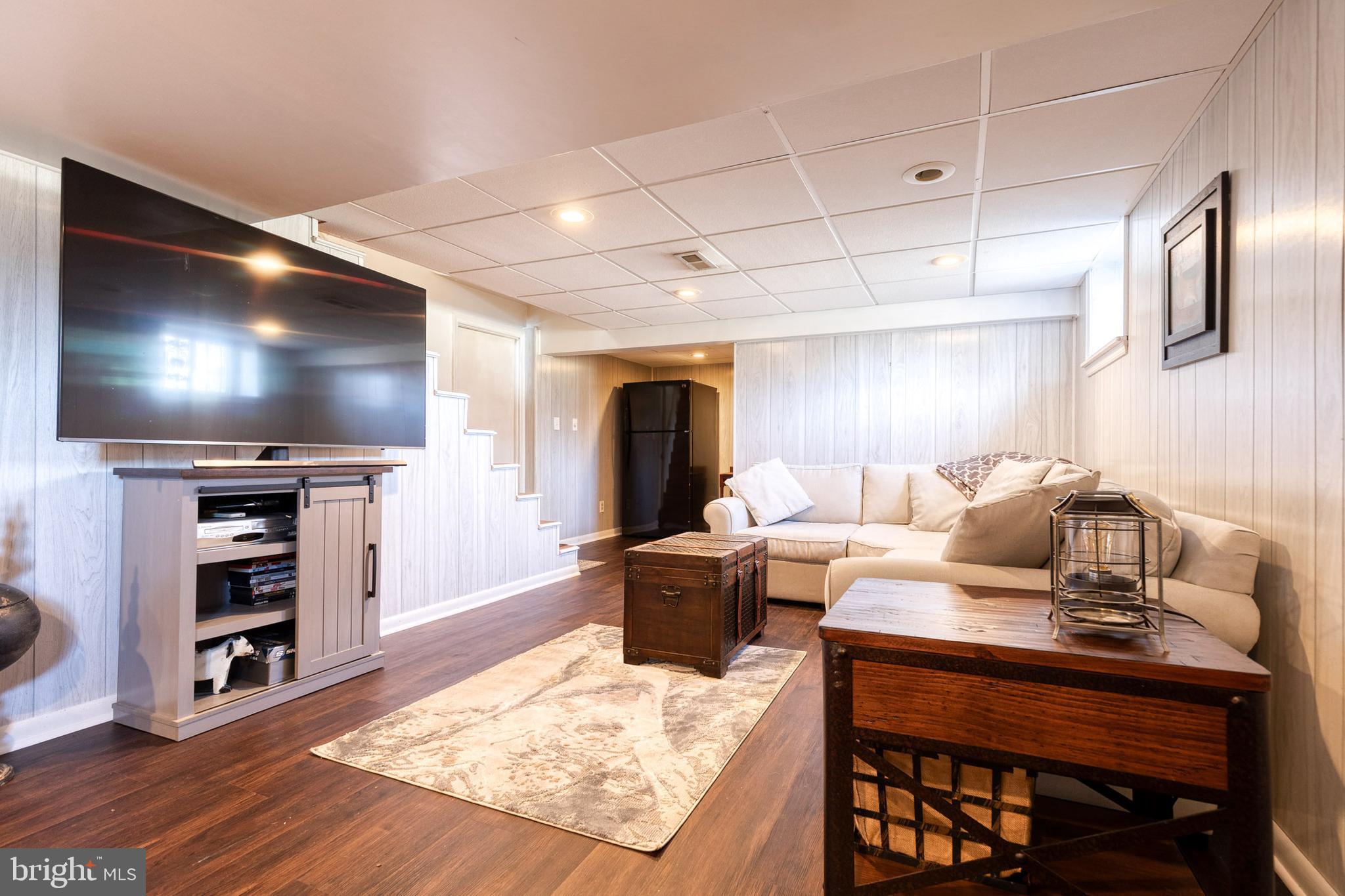 1911 Sunberry Road Dundalk, MD 21222 - Photo 28 of 38 a living room with furniture and a flat screen tv