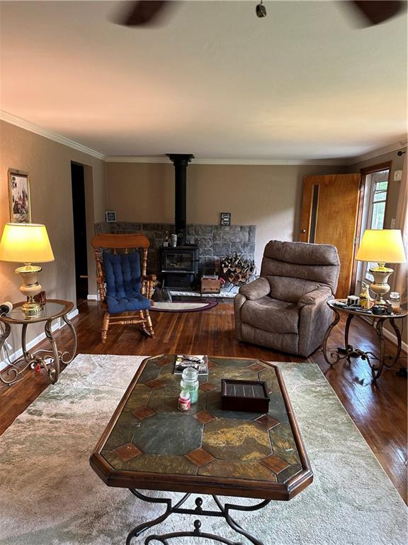 421 Finley Road Rostraver Township, PA 15012 - Photo 8 of 50 Large living area with plenty of room for everyone