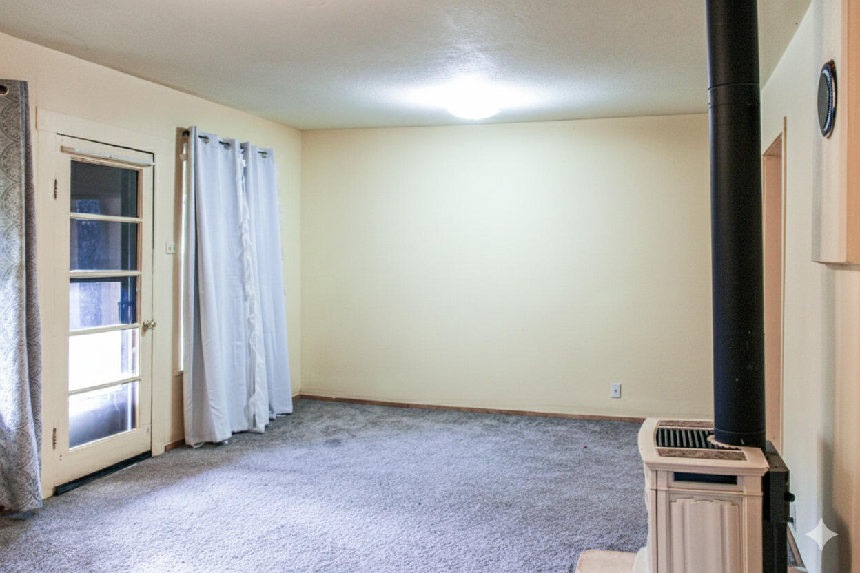 1975 Spring Street Medford, OR 97504 - Photo 4 of 16