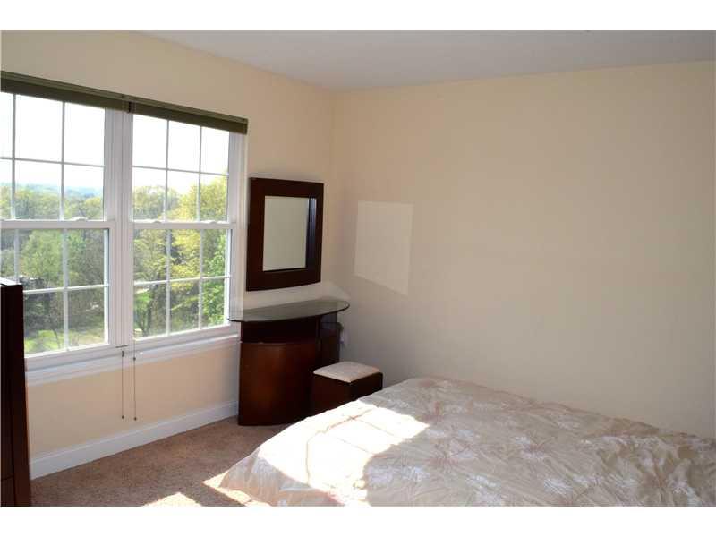 504 Kerrwood Road Pittsburgh, PA 15215 - Photo 19 of 25 Bedroom.