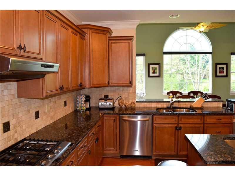 504 Kerrwood Road Pittsburgh, PA 15215 - Photo 4 of 25 Kitchen.