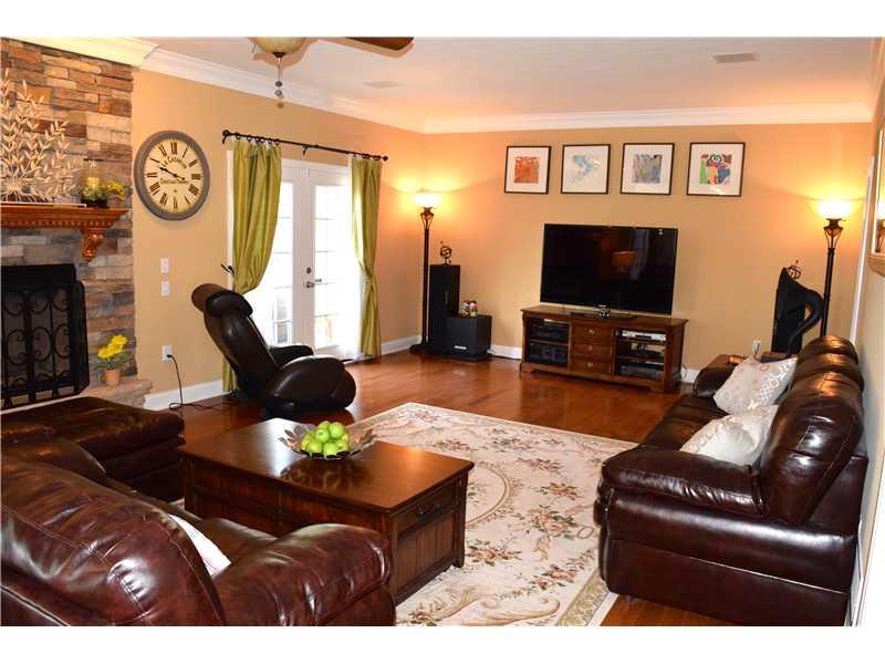 504 Kerrwood Road Pittsburgh, PA 15215 - Photo 9 of 25 Family Room.