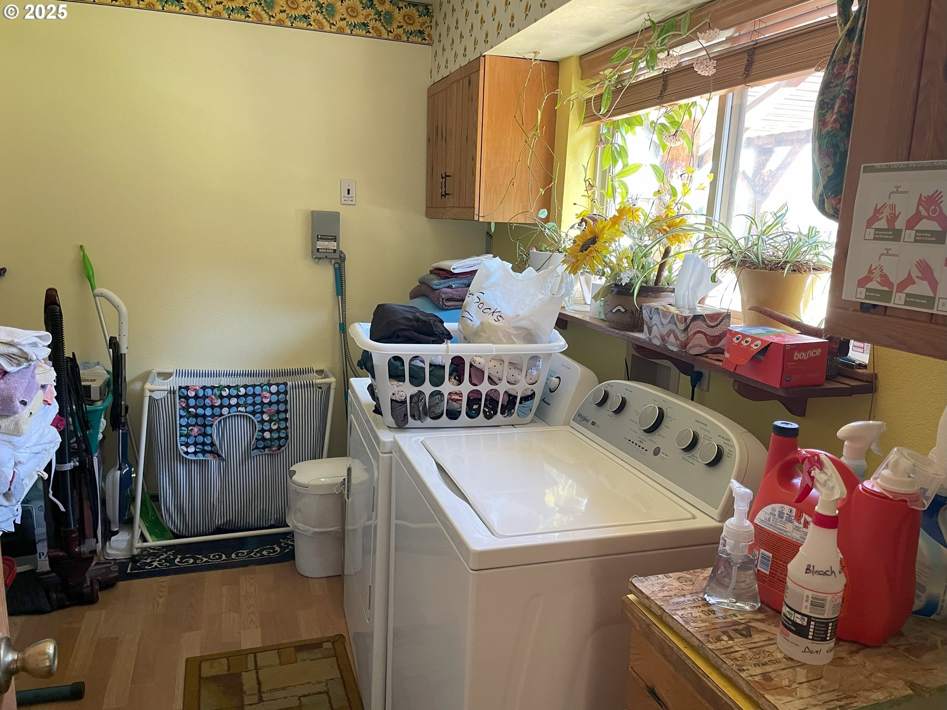 82952 Eggleson Lane Enterprise, OR 97828 - Photo 12 of 31 a living room with furniture and a window