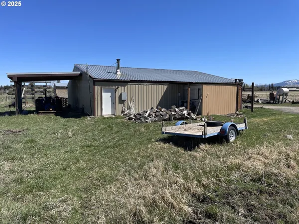 a view of a backyard with sitting area