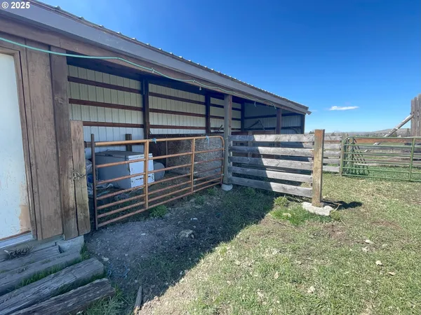 a view of outdoor space kitchen and deck